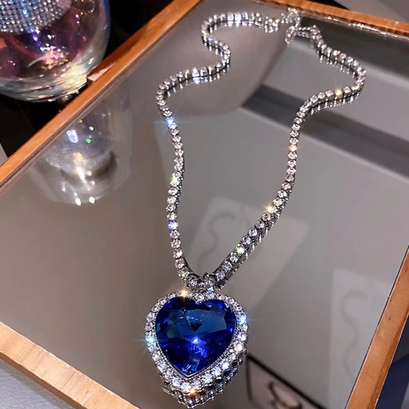 Titanic Heart Of Ocean Blue Crystal Pendant Necklace - Picture 2 of 6